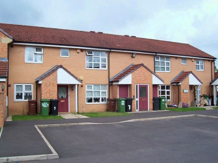 2 Bedroom Flat To Rent In Greenwell Court, Leeds, West Yorkshire, LS9