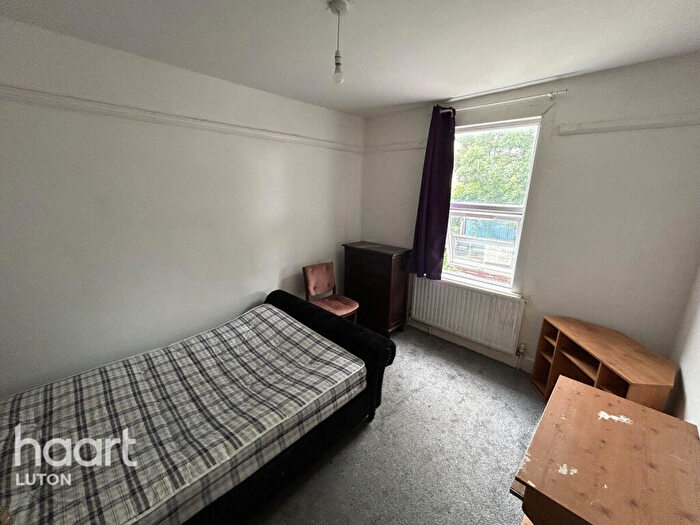 4 Bedroom Semi-Detached House To Rent In Avondale Road, Luton, LU1