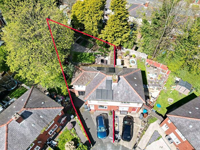 3 Bedroom Semi Detached House For Sale In Holly Road, Wigan, WN5