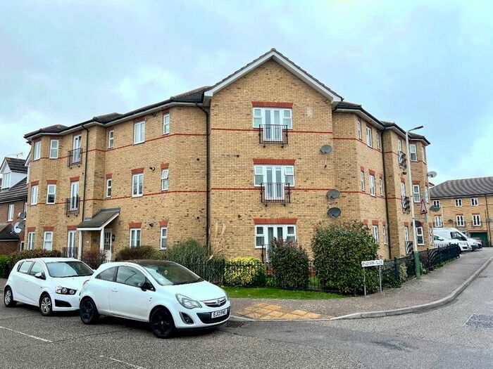 2 Bedroom Flat To Rent In Paignton Close, Romford, RM3