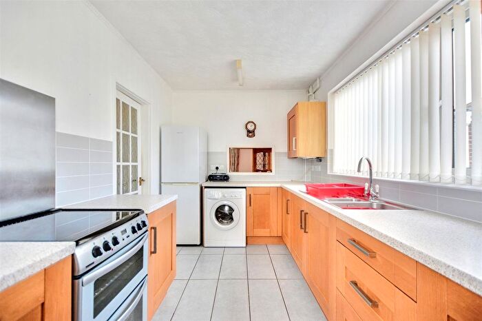 2 Bedroom Detached Bungalow For Sale In Moorsholm Drive, Wollaton, Nottingham, NG8