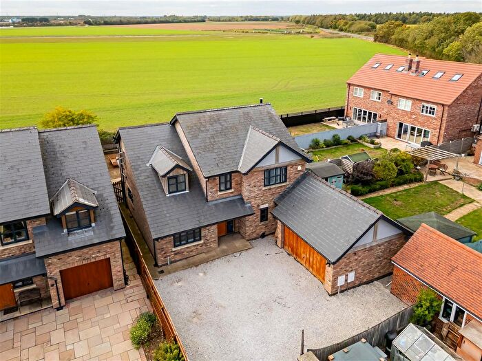4 Bedroom Detached House For Sale In Warwick Close, Pocklington, York, YO42