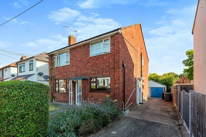 2 Bedroom Maisonette To Rent In Essex Road, Longfield, Kent, DA3