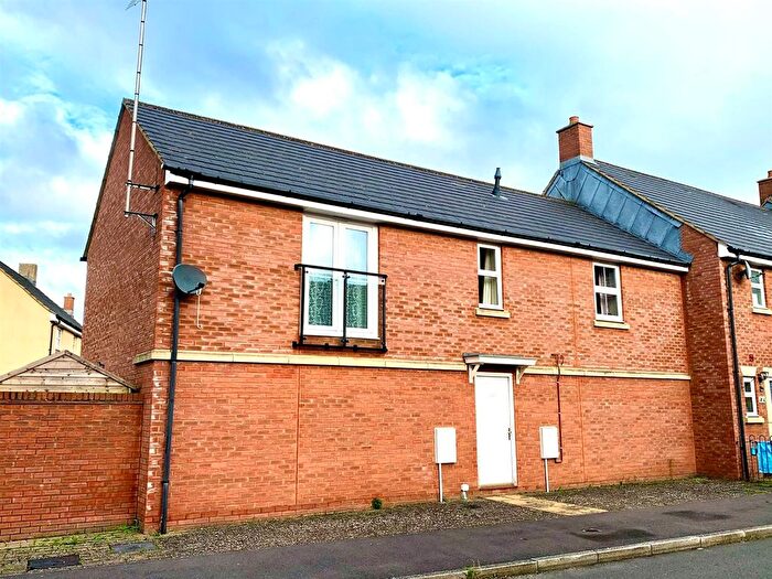 2 Bedroom Flat To Rent In Wharncliffe Street, Redhouse, Swindon, SN25