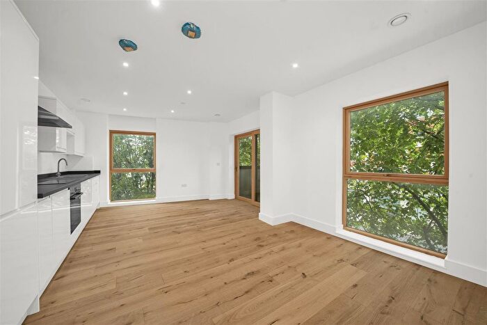 2 Bedroom Flat To Rent In Kingsland Road, Shoreditch, E2