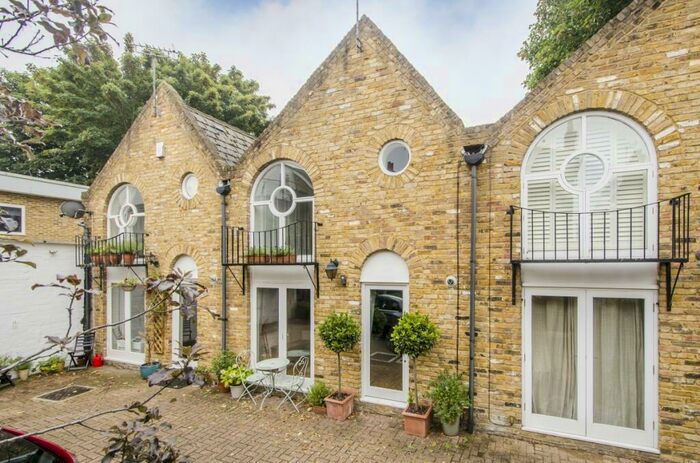 2 Bedroom Terraced House To Rent In Oldacre Mews Balham, SW12