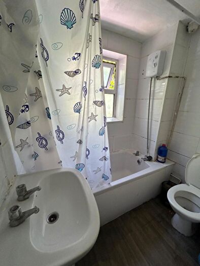 2 Bedroom Flat To Rent In Crescent Road, Luton, LU2