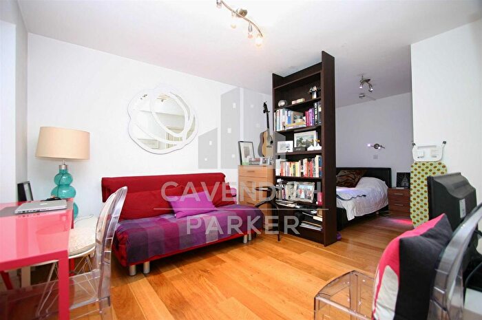 Studio To Rent In Bride Street, Islington, London, N7