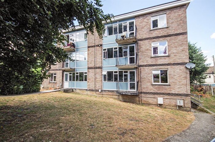 2 Bedroom Flat To Rent In Somerset Avenue, Dursley, GL11