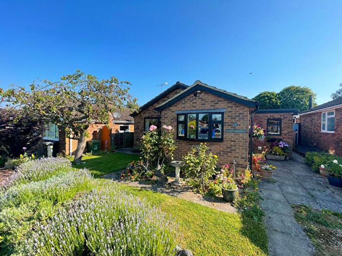 2 Bedroom Bungalow For Sale In Sutton Close, Aston-Le-Walls, NN11