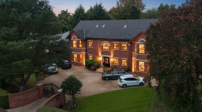 6 Bedroom Detached House For Sale In Moss Delph Lane, Aughton, L39