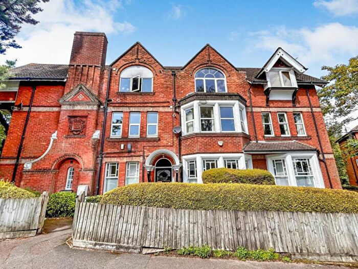 2 Bedroom Flat For Sale In Pine Tree Glen, Westbourne, BH4