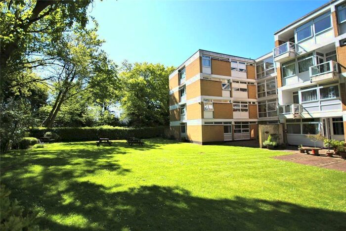 2 Bedroom Apartment To Rent In Woking, GU22
