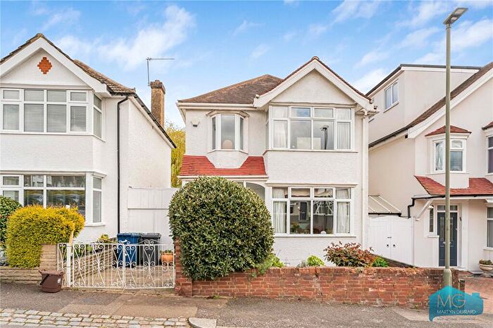 3 Bedroom Detached House For Sale In Pank Avenue, Barnet, EN5