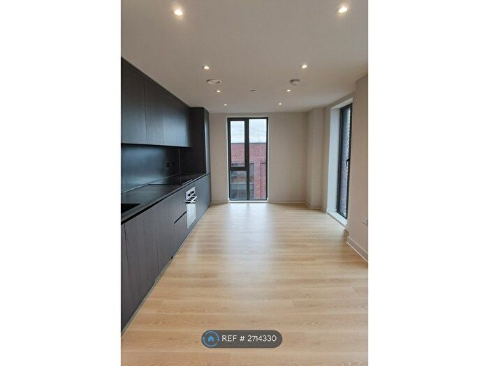 2 Bedroom Flat To Rent In Dutton Street, Manchester, M3