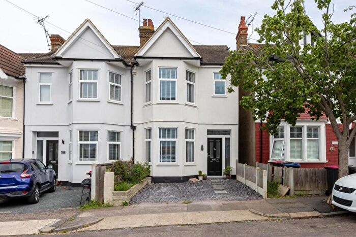 3 Bedroom Semi-Detached House For Sale In St. Georges Park Avenue, Westcliff-On-Sea, SS0