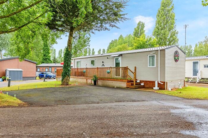 3 Bedroom Caravan To Rent In Crow Lane, Little Billing, Northampton, NN3