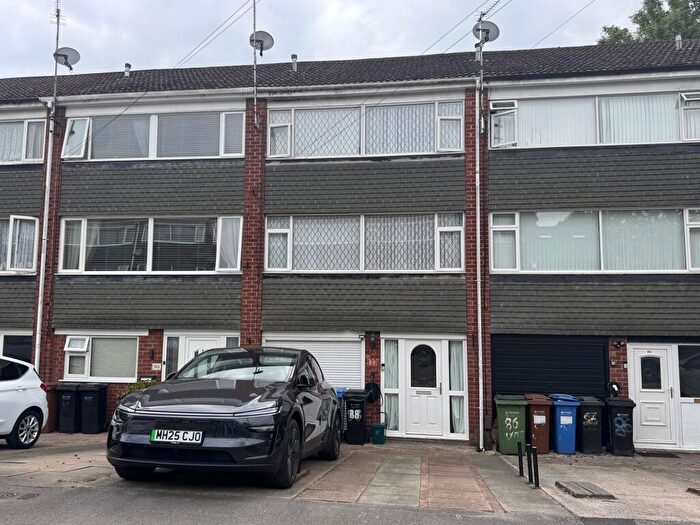 3 Bedroom Terraced House For Sale In Lyme Grove, Romiley, SK6