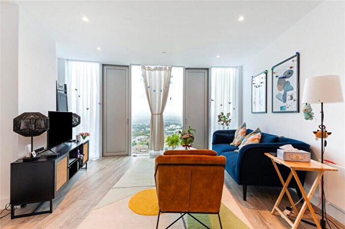 2 Bedroom Apartment For Sale In Thr, Silvercroft Street, Manchester, M15