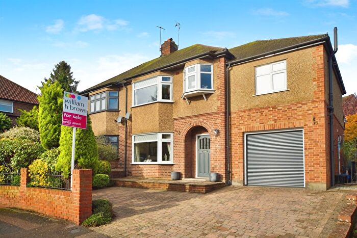 4 Bedroom Semi-Detached House For Sale In St. Davids Drive, Broxbourne, EN10