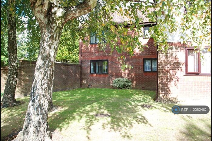 2 Bedroom Flat To Rent In Sandringham Road, Petersfield, GU32