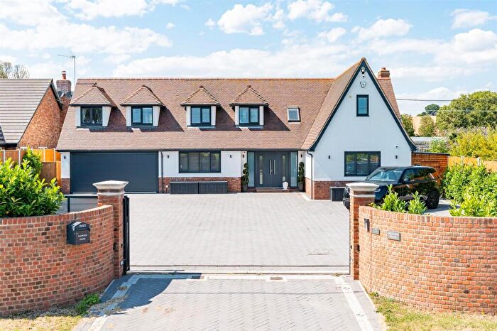 5 Bedroom House For Sale In Woodham Road, Battlesbridge, SS11