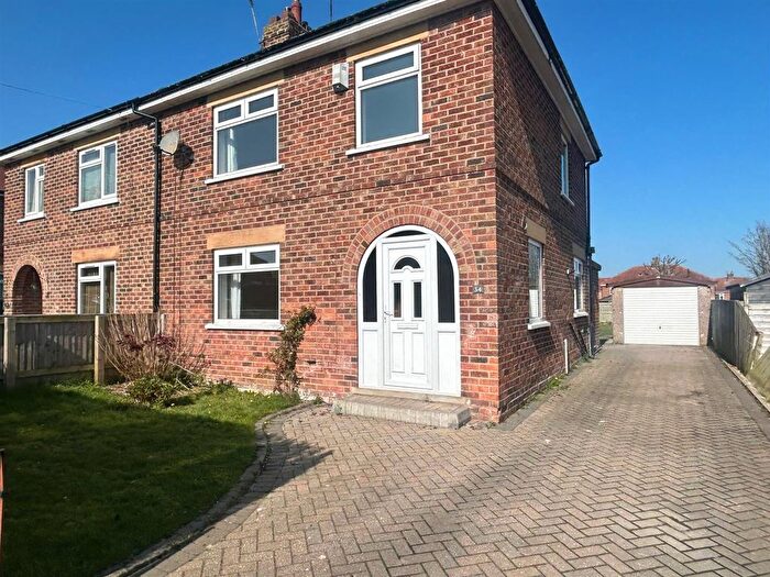 3 Bedroom Semi-Detached House To Rent In The Green, Scarborough, YO12