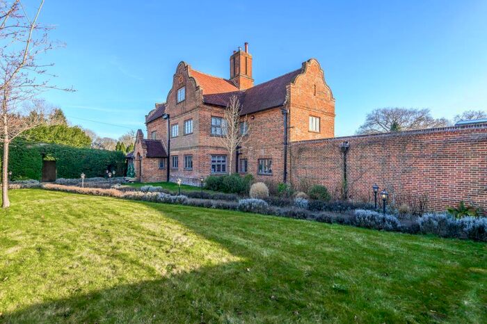 4 Bedroom Detached House To Rent In Chobham, Surrey, GU24