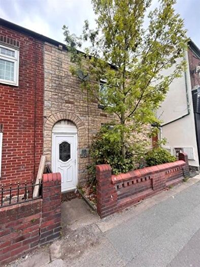 3 Bedroom Terraced House To Rent In Oldham Road, Manchester, M35