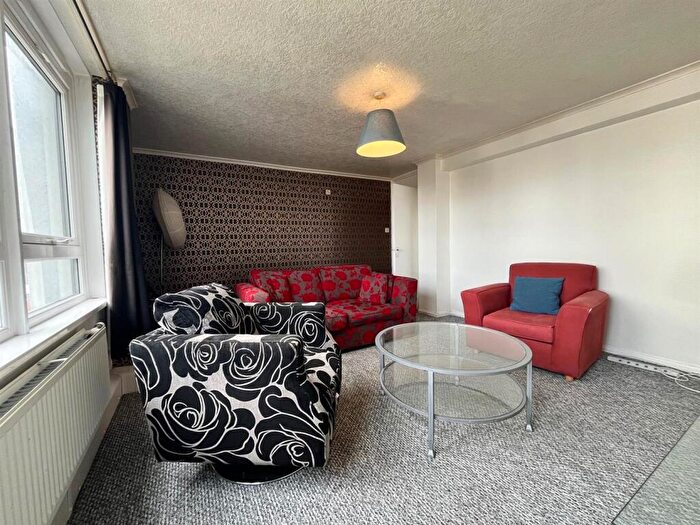 2 Bedroom Flat To Rent In Riverbank Tower, Bridgewater Street, Salford, M3