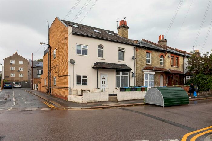 2 Bedroom Flat For Sale In Grove Road, Walthamstow, E17
