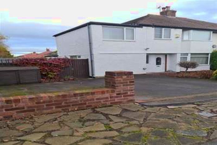 3 Bedroom Semi-Detached House To Rent In Irby Road, Pensby, CH61
