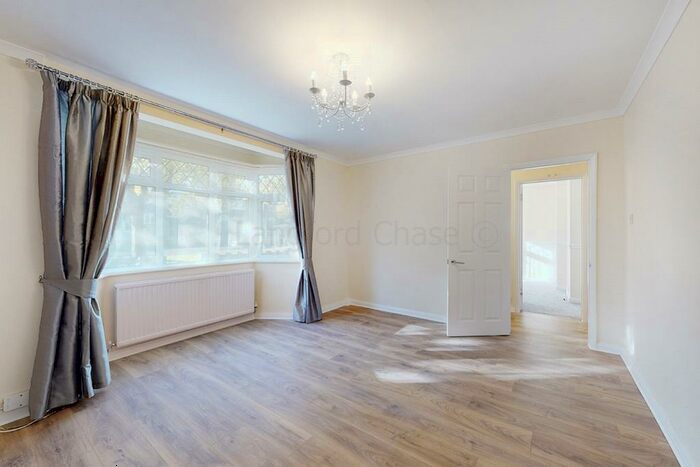 2 Bedroom Maisonette To Rent In Brunswick Park Road, Friern Barnet, N11