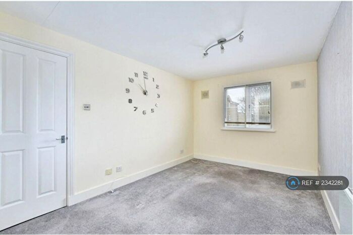 1 Bedroom Flat To Rent In Maplin Park, Slough, SL3
