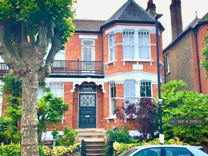 2 Bedroom Flat To Rent In Methuen Park, London, N10