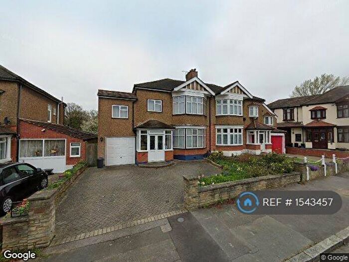 2 Bedroom Flat To Rent In High View Road, London, E18