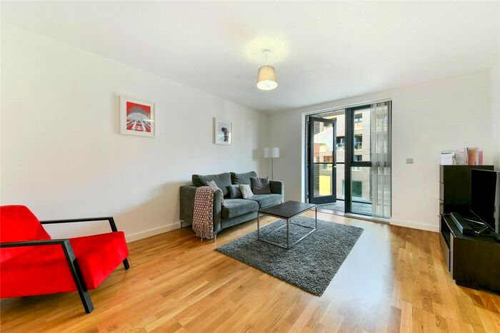 3 Bedroom Flat To Rent In Poppyfield House, Copperwood Place, London, SE10