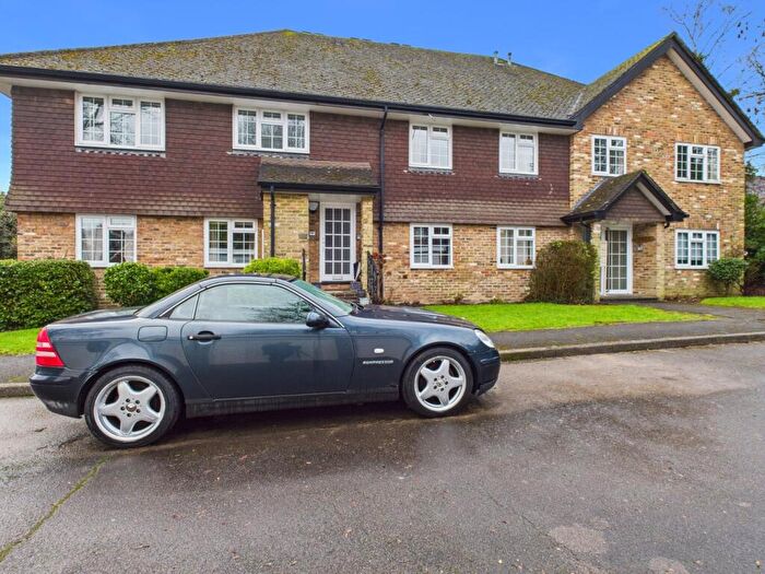 2 Bedroom Apartment For Sale In Lexham Gardens, Amersham, Buckinghamshire, HP6