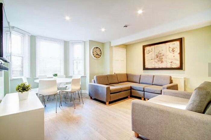 8 Bedroom Terraced House To Rent In Queens Road, Hyde Park, Leeds, LS6