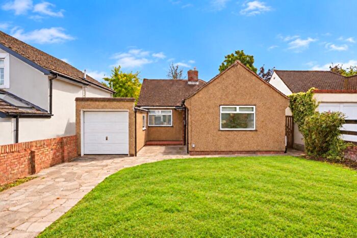 3 Bedroom Bungalow For Sale In Penn Road, Park Street, St. Albans, Hertfordshire, AL2