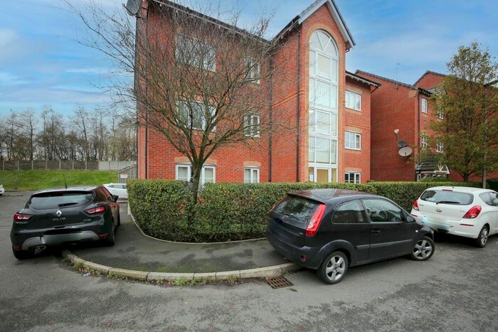 2 Bedroom Flat To Rent In Appleton Grove, Wigan, Lancashire, WN3