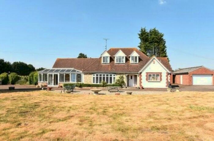 4 Bedroom Detached House For Sale In Watlington Road, Stadhampton, OX44