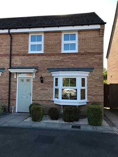 3 Bedroom Semi-Detached House To Rent In Sunningdale Drive, Rushden, Northamptonshire, NN10
