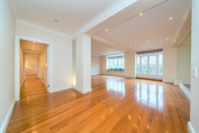 4 Bedroom Flat To Rent In Lancaster Gate, Hyde Park, London, W2