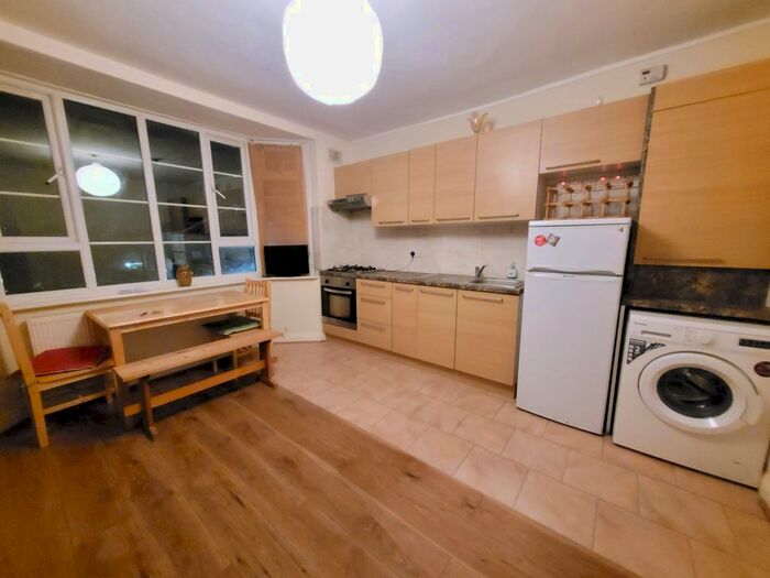 2 Bedroom Flat To Rent In Hampden Road, London, N10