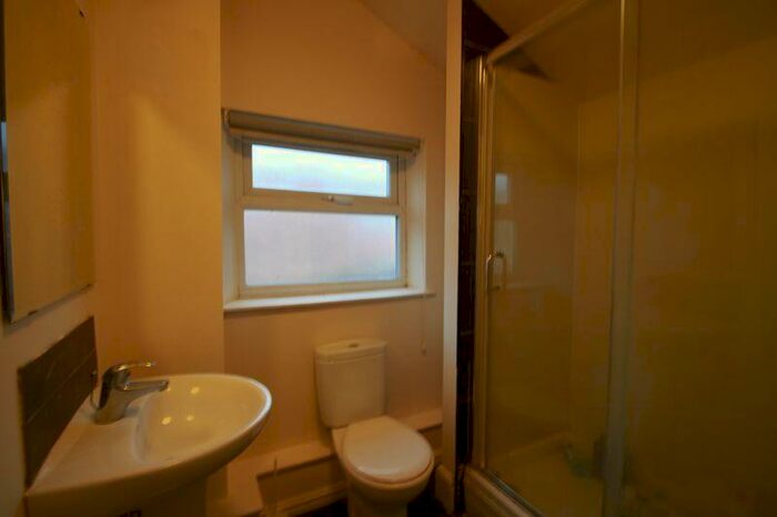 4 Bedroom Semi-Detached House To Rent In Ednaston Road, Nottingham, NG7