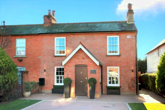 3 Bedroom House To Rent In Northfield Farm Mews, Cobham, KT11