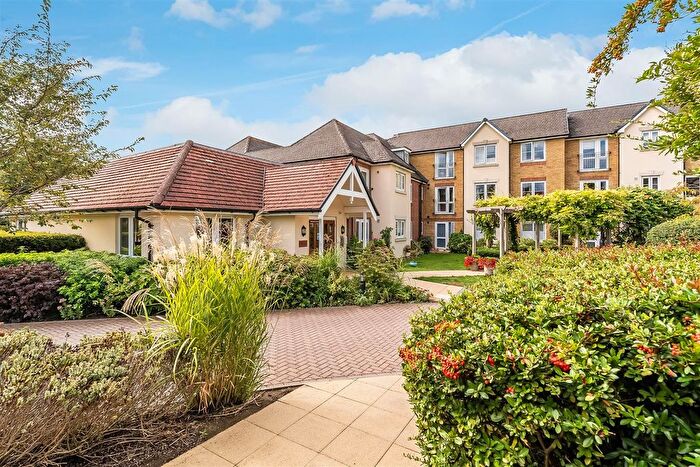 1 Bedroom Property For Sale In Kingston Avenue, Leatherhead, KT22