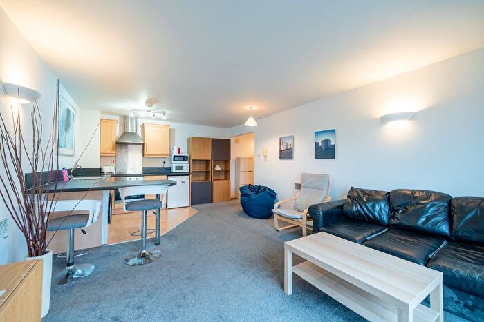 2 Bedroom Flat For Sale In Derby Road, Nottingham, NG7