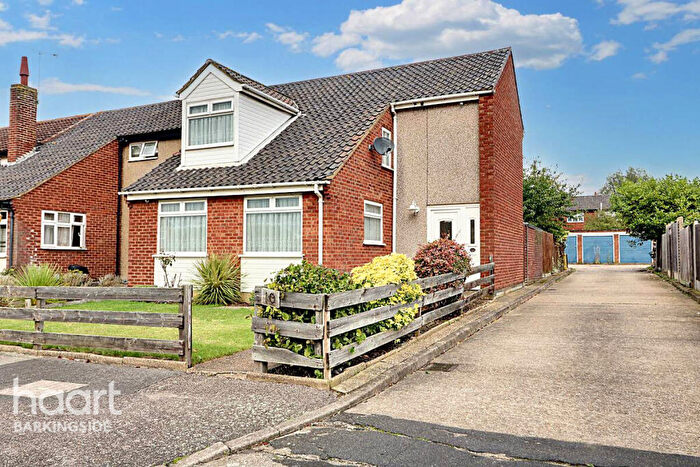 3 Bedroom End Of Terrace House For Sale In Hurstleigh Gardens, Clayhall, IG5